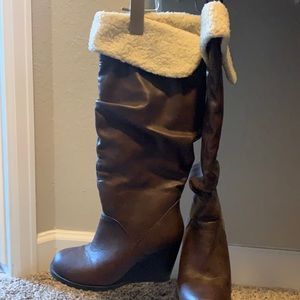 Size 5.5 boots with fur lining